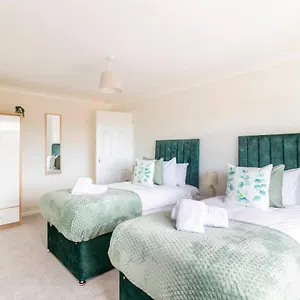 apt-wow-seaview-beach-sleeps-6-free-parking.bournemouth-hotels.org/